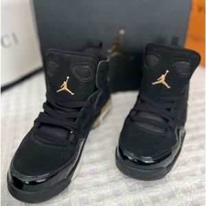 Nike Air Jordan Flight Club ‘91 in black-metallic, gold, and white. EUC.